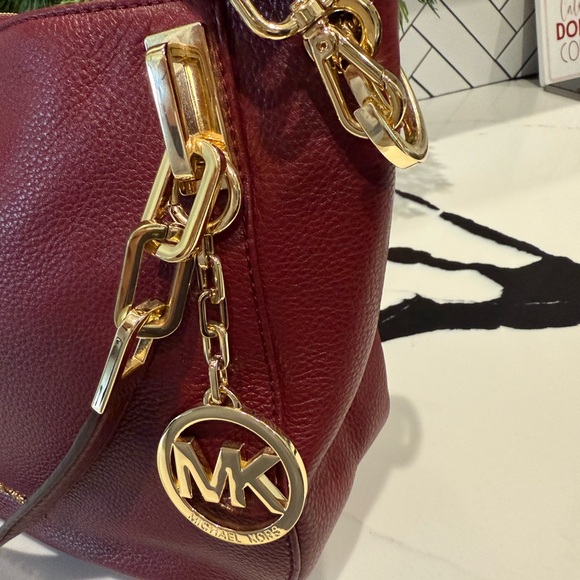 Michael Kors Brooke medium shoulder tote in claret leather - Picture 3 of 7